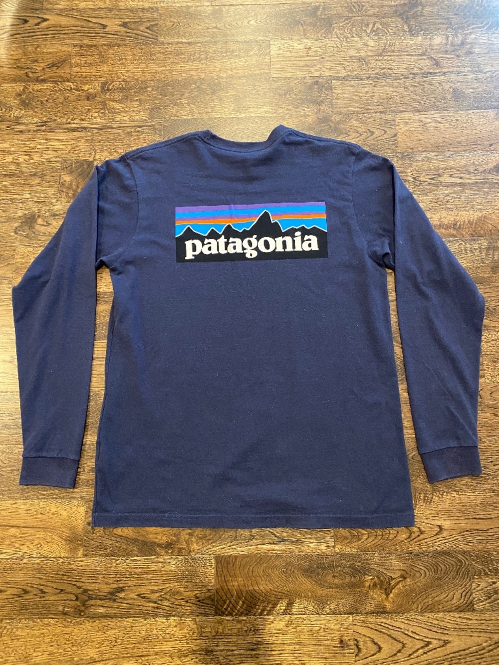 Patagonia Navy Blue Long Sleeve T-Shirt Sz M Classic Design on Back